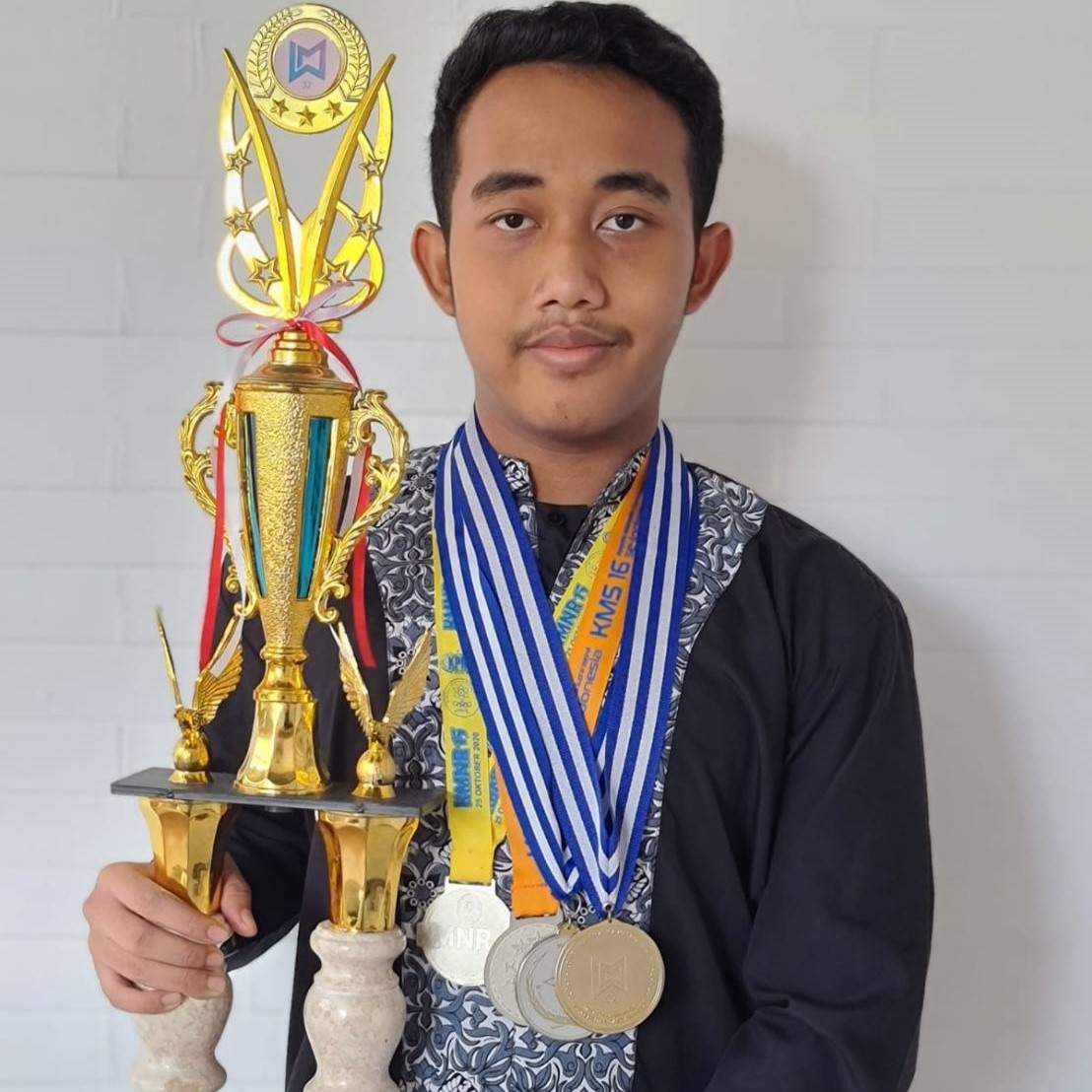 Gold Medalist of UGM's LMNAS-32